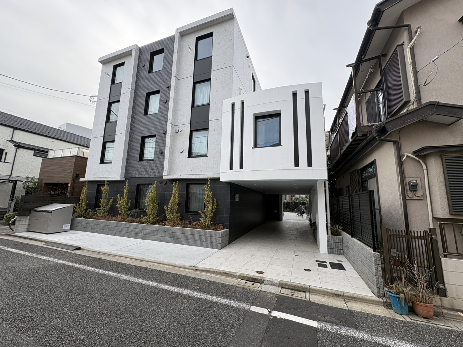 MARTEL clock store 入口